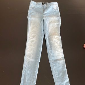 Women’s Skinny Fit Jeans!